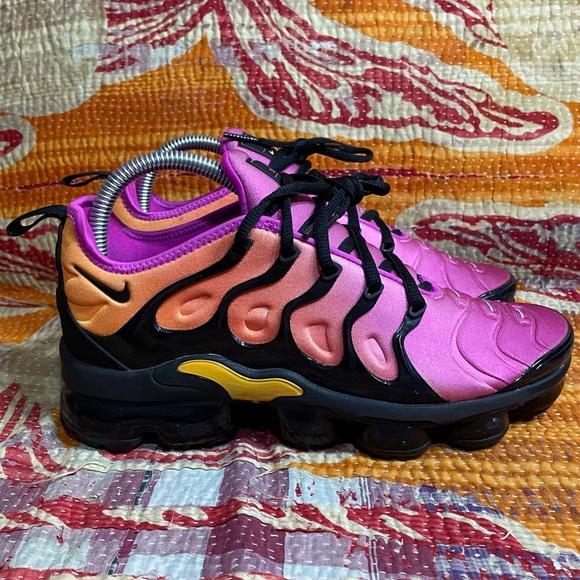 vapormax plus fuchsia blast